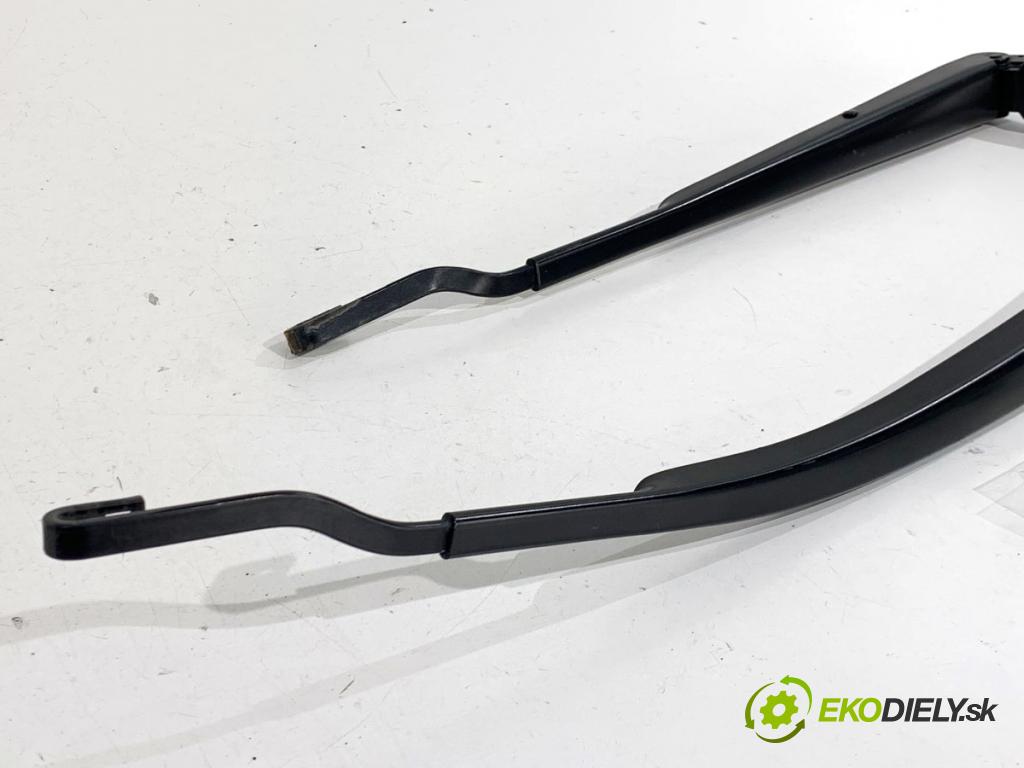 LEXUS IS sedan 2015 180 kW 200t (ASE30) 1998 Rameno stierače predný