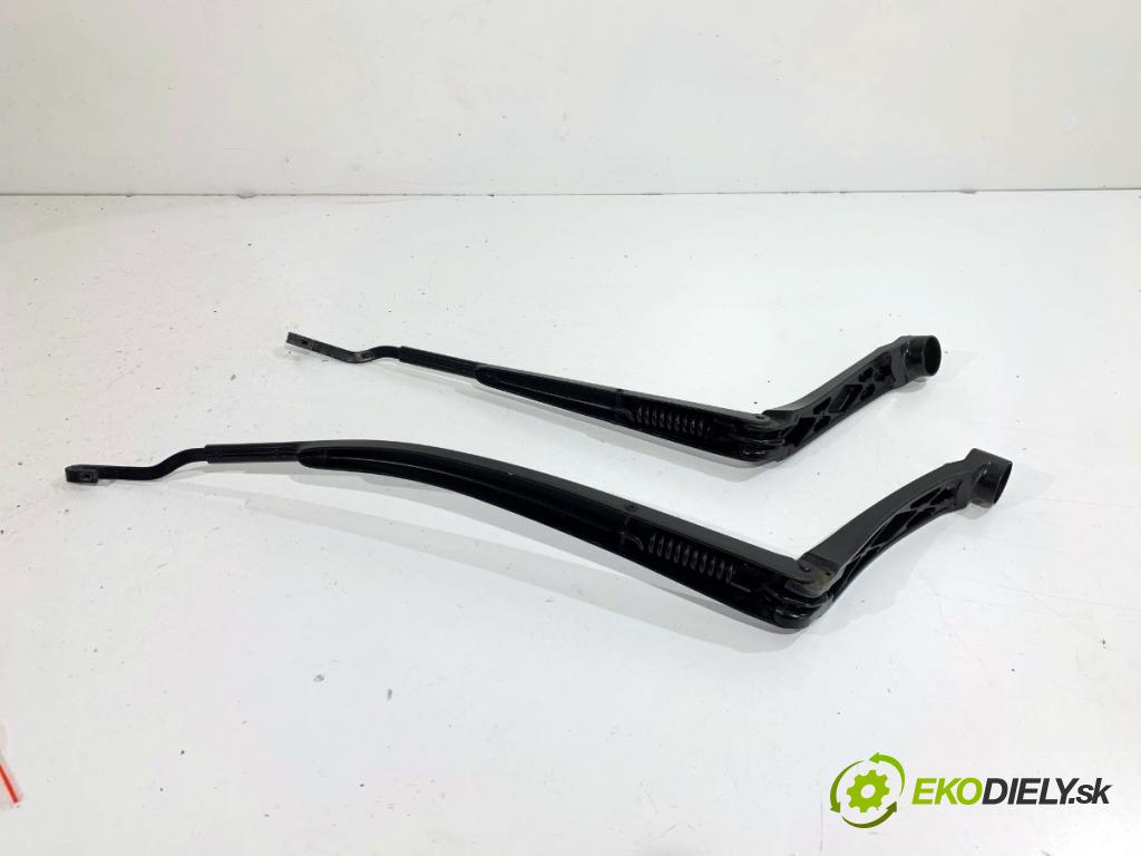 LEXUS IS sedan 2015 180 kW 200t (ASE30) 1998 Rameno stierače predný