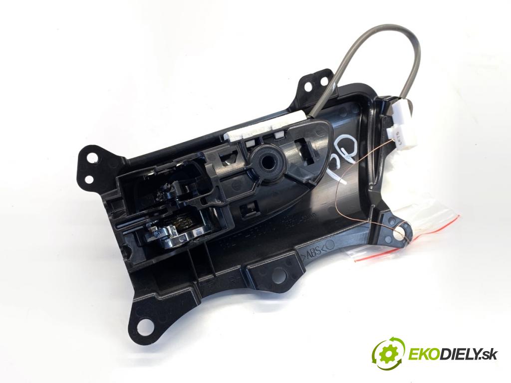 LEXUS IS sedan 2015 180 kW 200t (ASE30) 1998 klika vnitřní pravý přední část