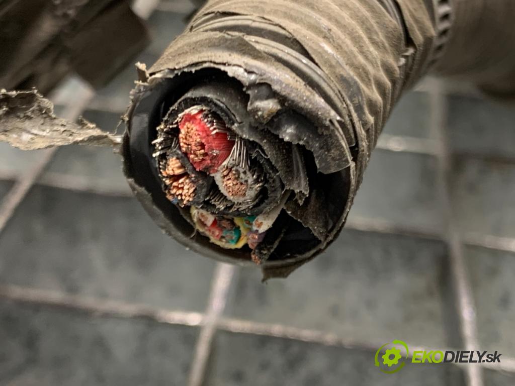 LEXUS IS sedan 2015 180 kW 200t (ASE30) 1998 riadenie volantu Riadenie