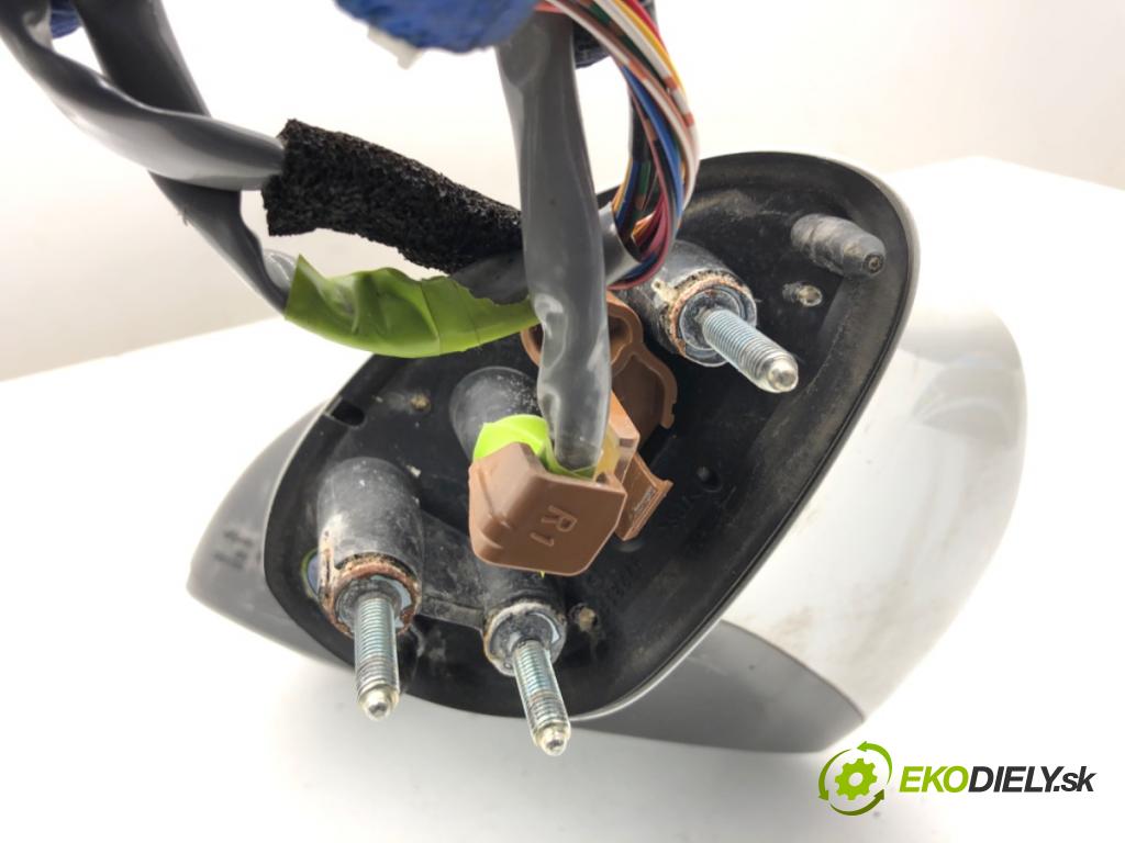 LEXUS IS sedan 2015 180 kW 200t (ASE30) 1998 zpětné zrcátko pravý