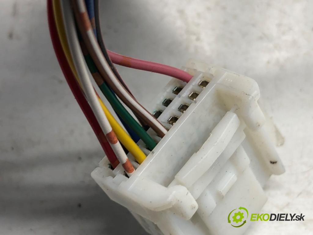 LEXUS IS sedan 2015 180 kW 200t (ASE30) 1998 zpětné zrcátko pravý