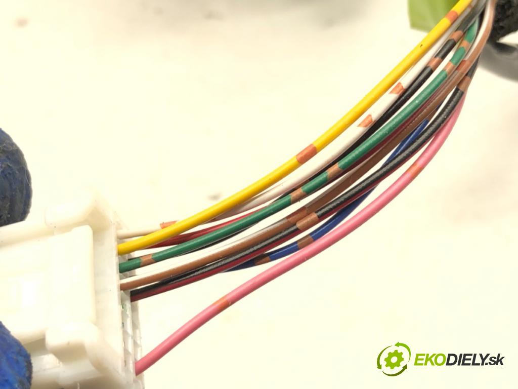 LEXUS IS sedan 2015 180 kW 200t (ASE30) 1998 zpětné zrcátko levý