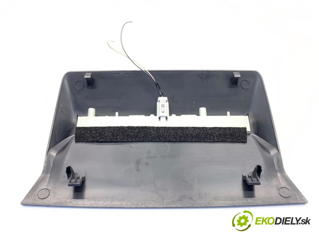 LEXUS IS sedan 2015 180 kW 200t (ASE30) 1998 světlo brzdových světel