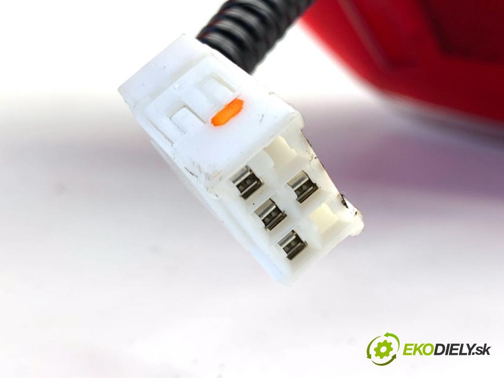 LEXUS IS sedan 2015 180 kW 200t (ASE30) 1998 Svetlo ľavy zad 81560-53280