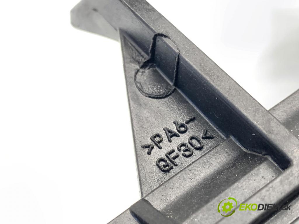 LEXUS IS sedan 2015 180 kW 200t (ASE30) 1998 Kľučka vonkajšia pravy predný