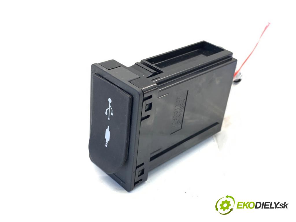 LEXUS IS sedan 2015 180 kW 200t (ASE30) 1998 HNÍZDO: USB 86190-53051