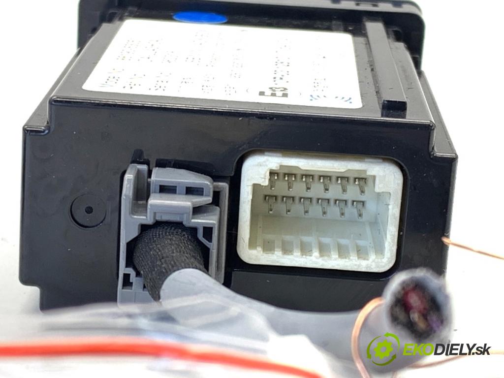 LEXUS IS sedan 2015 180 kW 200t (ASE30) 1998 HNÍZDO: USB 86190-53051