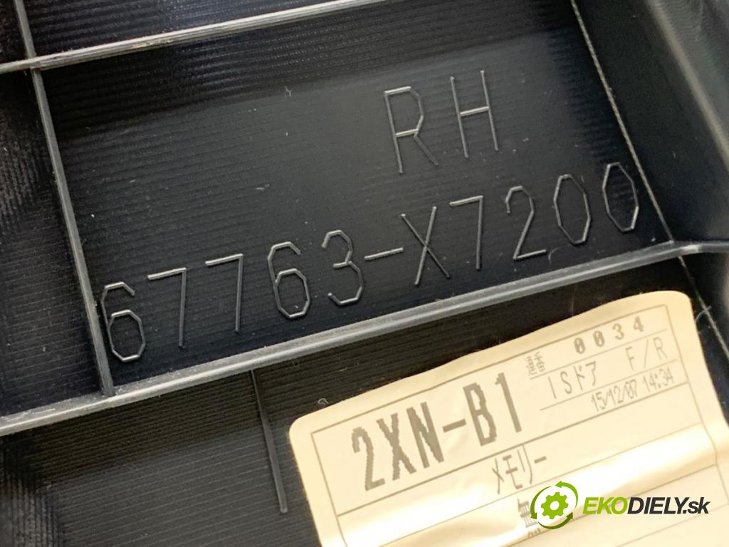 LEXUS IS sedan 2015 180 kW 200t (ASE30) 1998 ča dveře pravý přední část