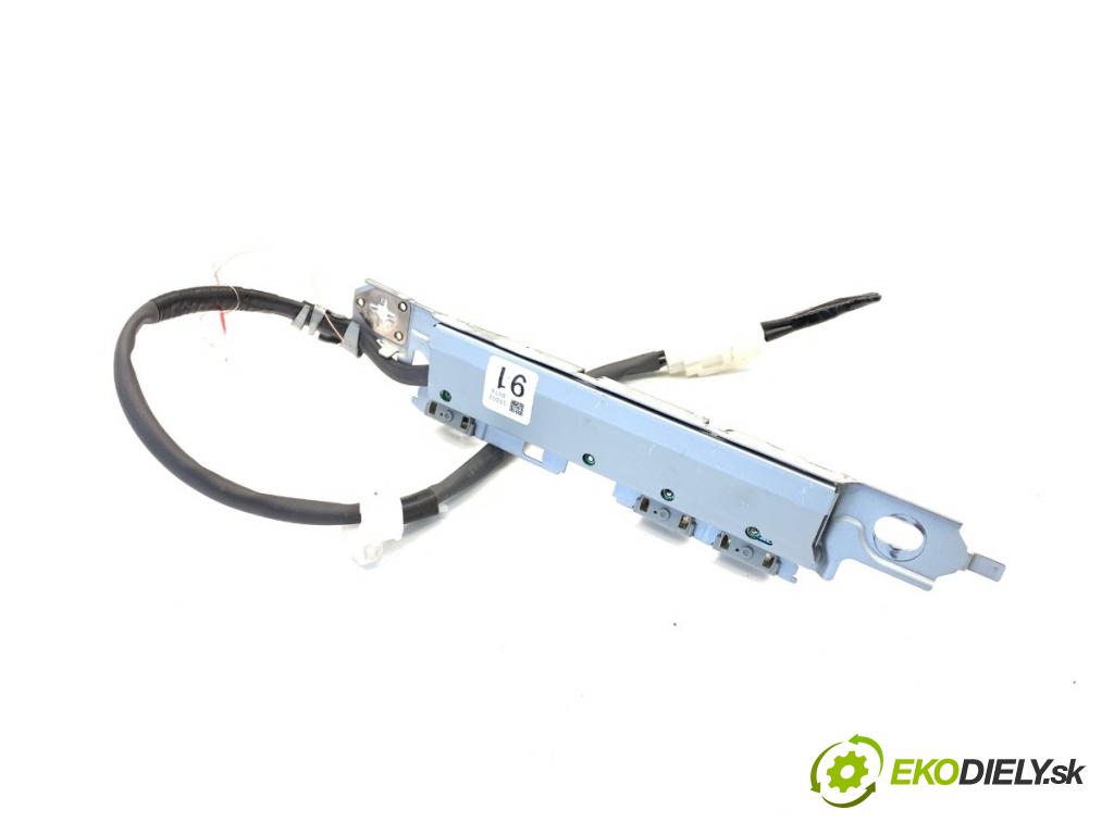 LEXUS IS sedan 2015 180 kW 200t (ASE30) 1998 ANTENA 