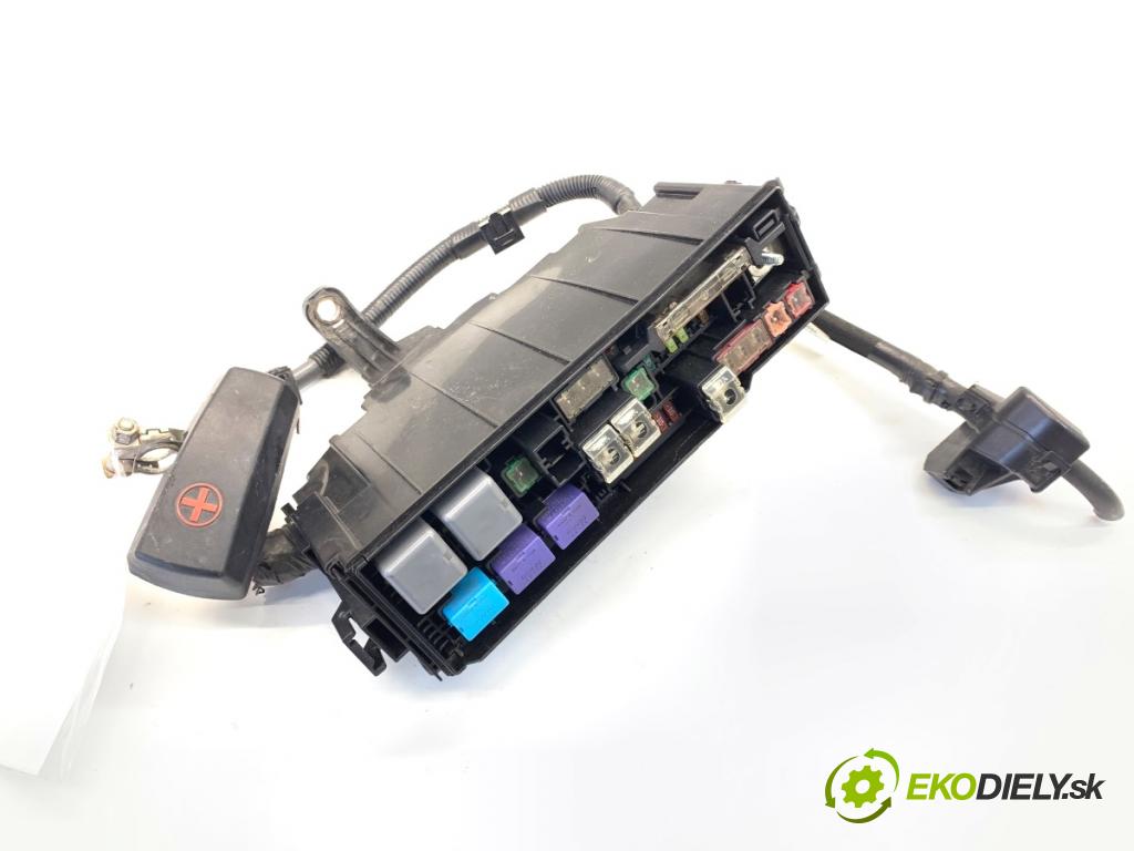 LEXUS IS sedan 2015 180 kW 200t (ASE30) 1998 svorka MINUS: 82124-53020