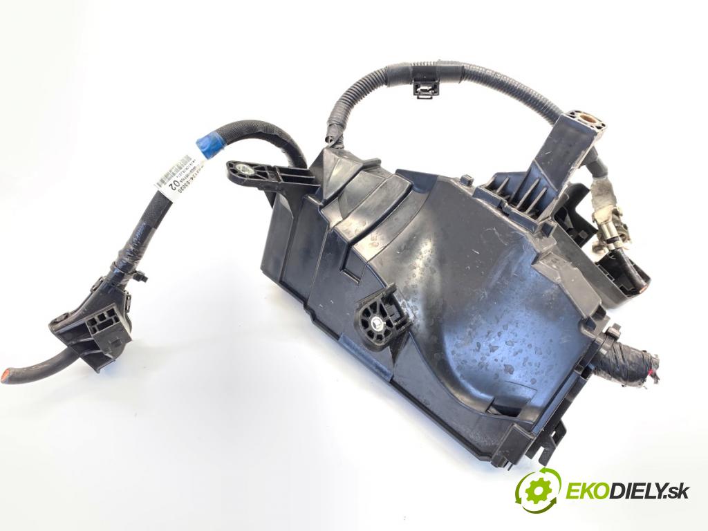 LEXUS IS sedan 2015 180 kW 200t (ASE30) 1998 svorka MINUS 82124-53020