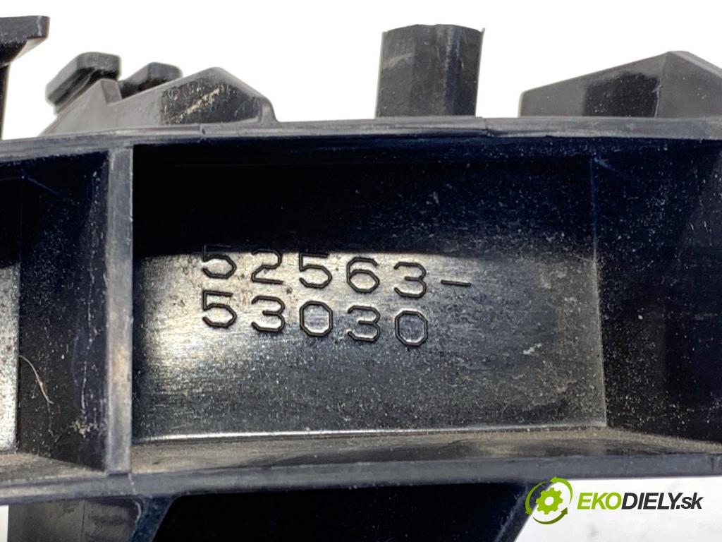 LEXUS IS sedan 2015 180 kW 200t (ASE30) 1998 úchyt nárazníka levý zadní část 52563-53030