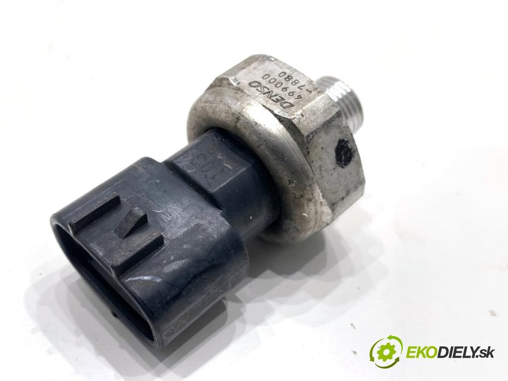 LEXUS IS sedan 2015 180 kW 200t (ASE30) 1998 snímač klimatizace 499000-7880 (Snímač klimatizace)