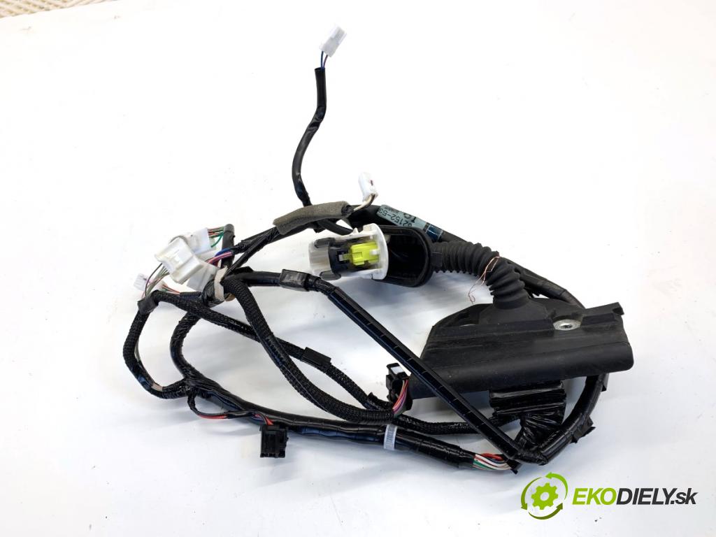 LEXUS IS sedan 2015 180 kW 200t (ASE30) 1998 Káblovačka Dvere predný ľavy 