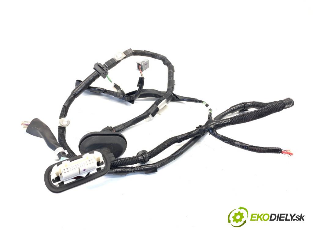 LEXUS IS sedan 2015 180 kW 200t (ASE30) 1998 Káblovačka Dvere zad pravy 