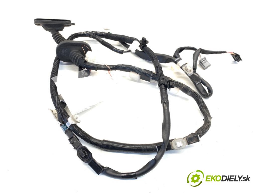 LEXUS IS sedan 2015 180 kW 200t (ASE30) 1998 Káblovačka Dvere zad ľavy