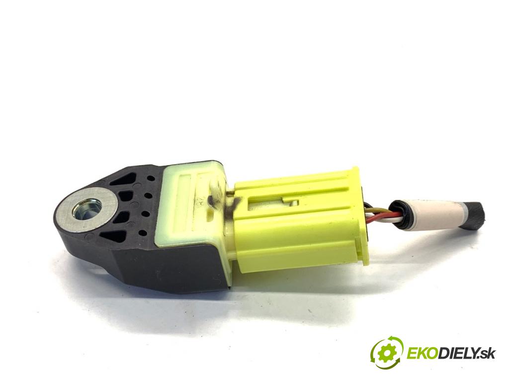 LEXUS IS sedan 2015 180 kW 200t (ASE30) 1998 snímač nárazu 89831-53050 (Snímač nárazu)