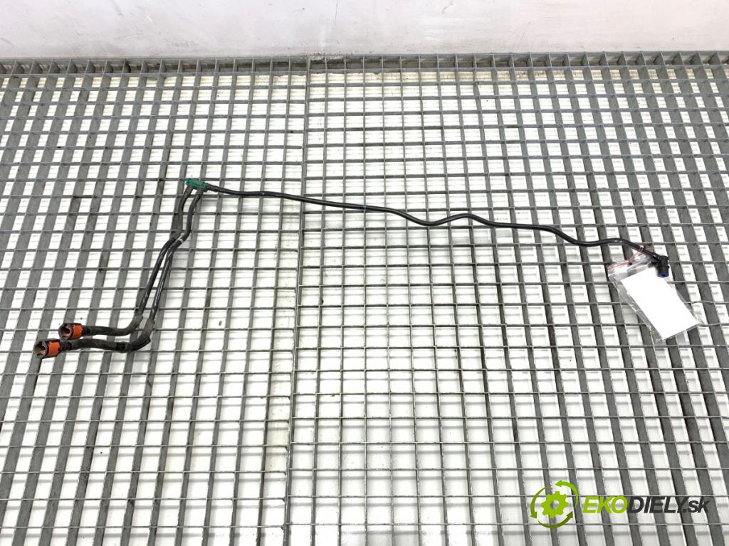 LEXUS IS sedan 2015 180 kW 200t (ASE30) 1998 Rúrka PALIVO: 