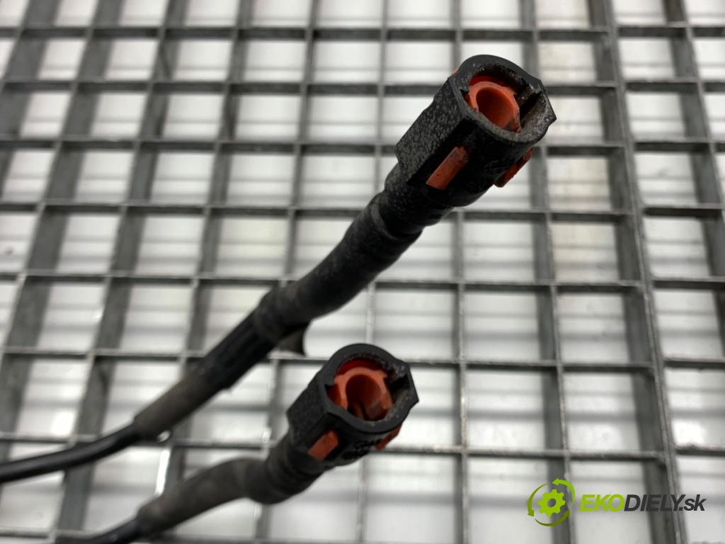 LEXUS IS sedan 2015 180 kW 200t (ASE30) 1998 Rúrka PALIVO: