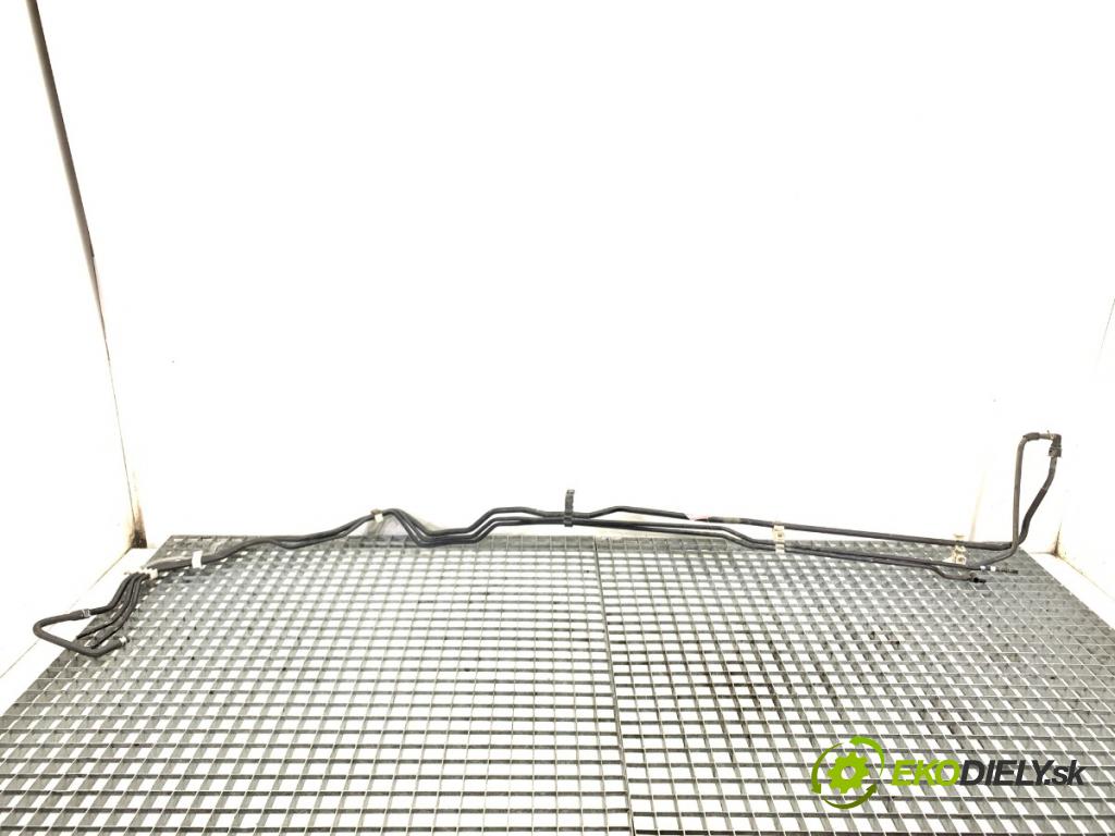 LEXUS IS sedan 2015 180 kW 200t (ASE30) 1998 Rúrka PALIVO: 