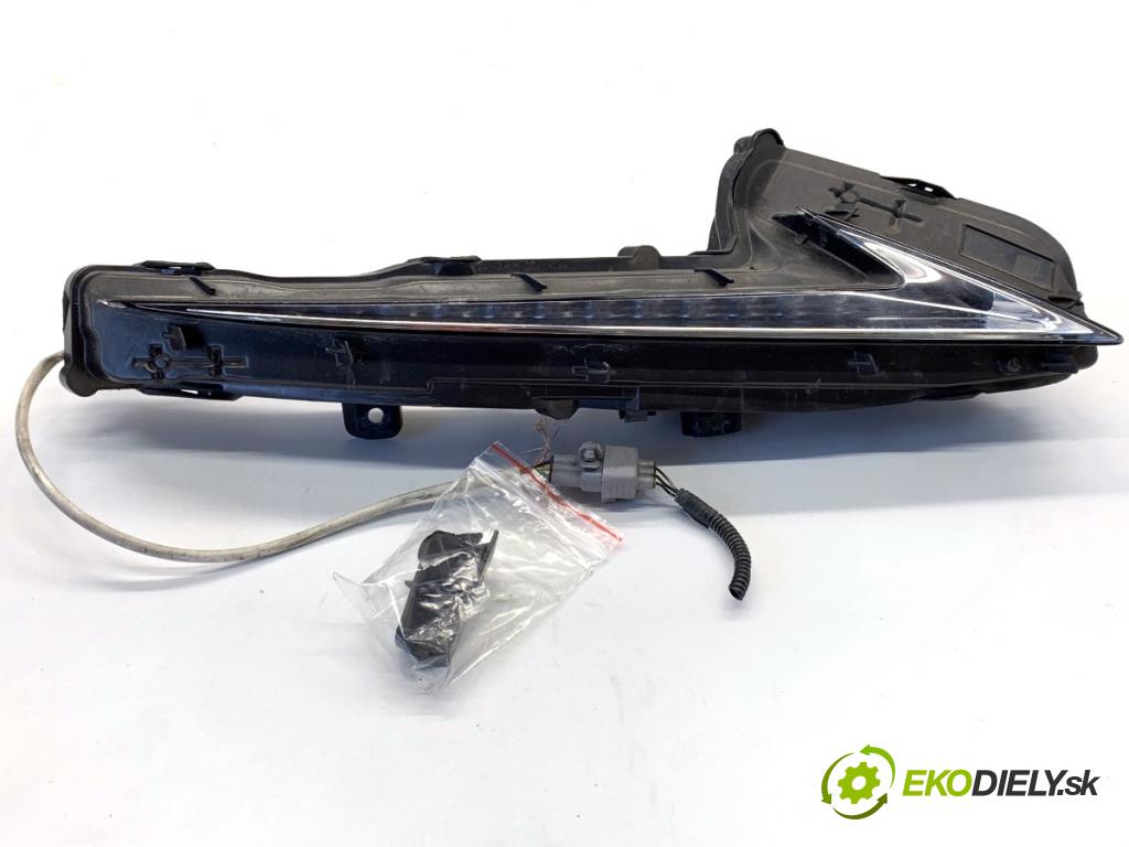 LEXUS IS sedan 2015 180 kW 200t (ASE30) 1998 světlo DRL: pravý přední část 