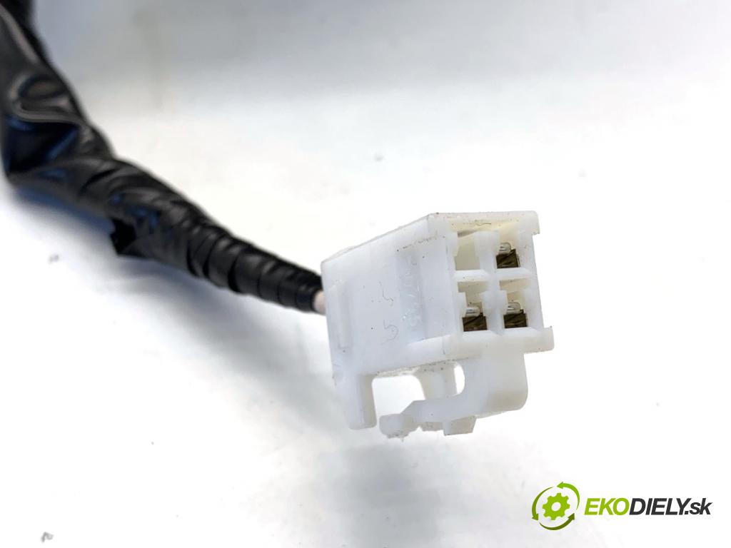 LEXUS IS sedan 2015 180 kW 200t (ASE30) 1998 Svetlo zad pravá vnútorná 81580-53141 (Kľučka dverí ostatné)