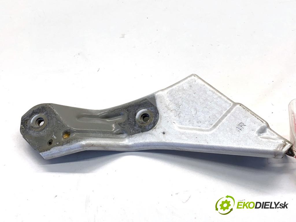 LEXUS IS sedan 2015 180 kW 200t (ASE30) 1998 uchycení blatníka pravý přední část 