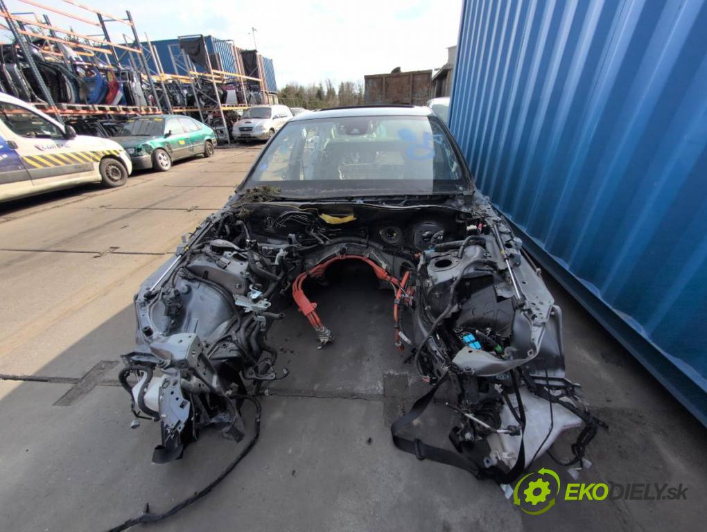 LEXUS IS sedan 2019 133 kW 300h (AVE30_) 2494 karoséria ČTVRŤÁK: Blatník prah strecha PODŁUŻNICA