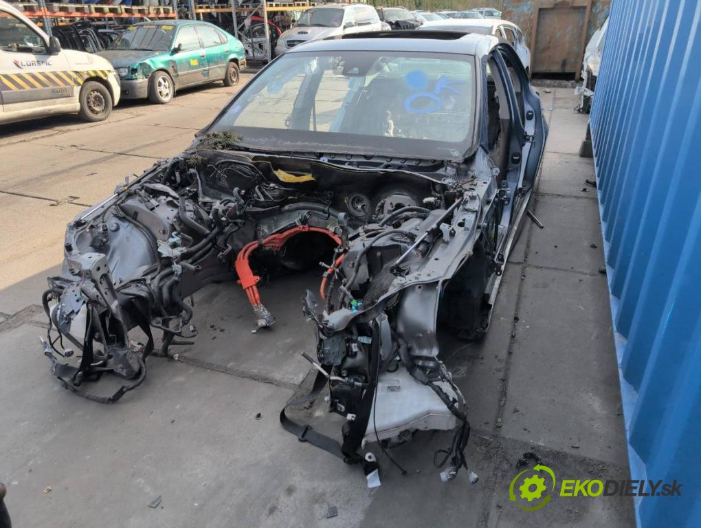 LEXUS IS sedan 2019 133 kW 300h (AVE30_) 2494 karoséria ČTVRŤÁK: Blatník prah strecha PODŁUŻNICA