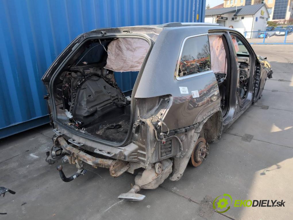 JEEP GRAND CHEROKEE WK SUV 2014 184 kW 3.0 CRD V6 4x4 2987 karoséria ČTVRŤÁK: Blatník prah strecha PODŁUŻNICA