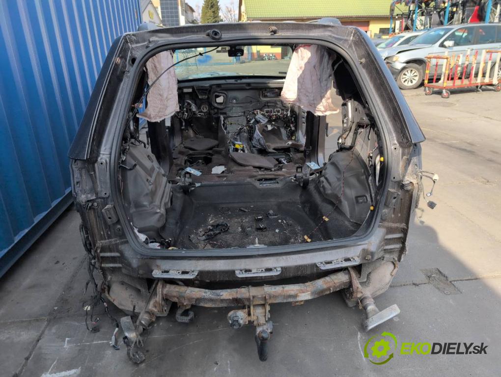 JEEP GRAND CHEROKEE WK SUV 2014 184 kW 3.0 CRD V6 4x4 2987 karoséria ČTVRŤÁK: Blatník prah strecha PODŁUŻNICA