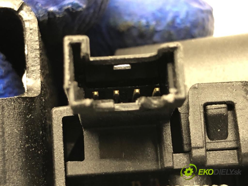 BMW G05 SUV 2020 195 kW xDrive 30 d 2993 zámok dverí zad 7461674