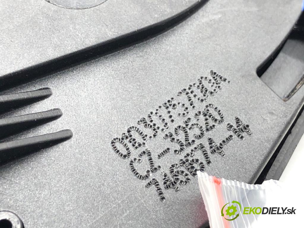 BMW G05 SUV 2020 195 kW xDrive 30 d 2993 zámok dverí zad 7461674