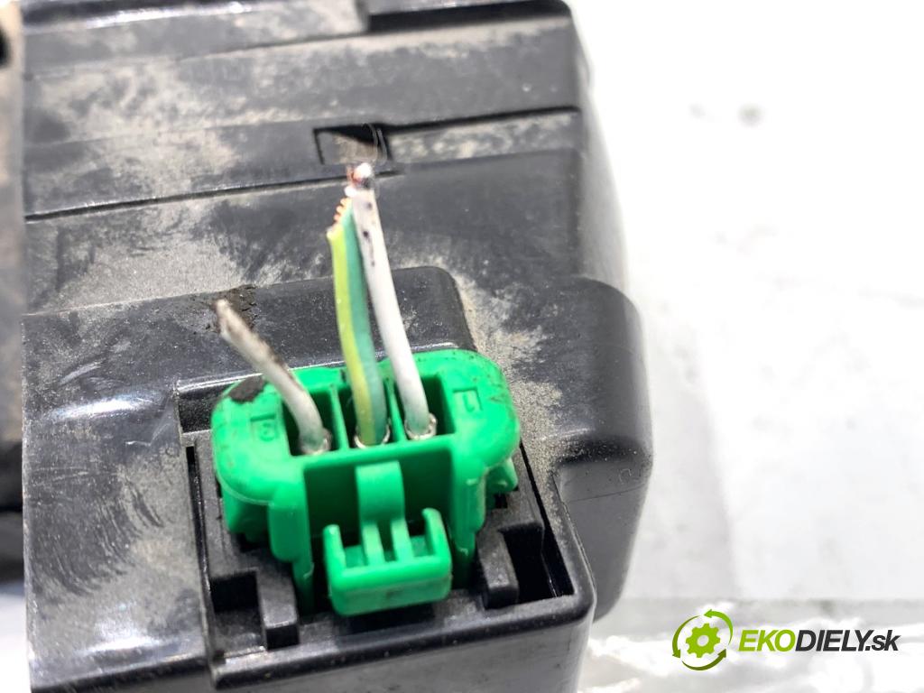 PEUGEOT 308 SW Kombi 2008 88 kW 1.6 16V 1598 zámok dverí zad