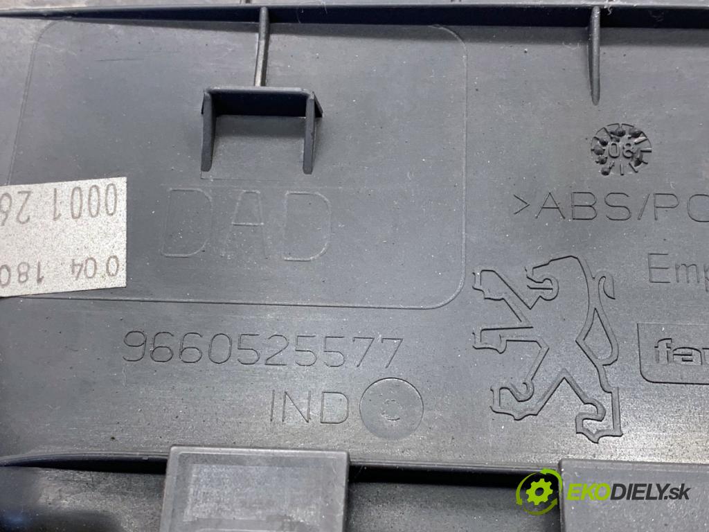 PEUGEOT 308 SW Kombi 2008 88 kW 1.6 16V 1598 Displej 9660525577 (Přístrojová deska)
