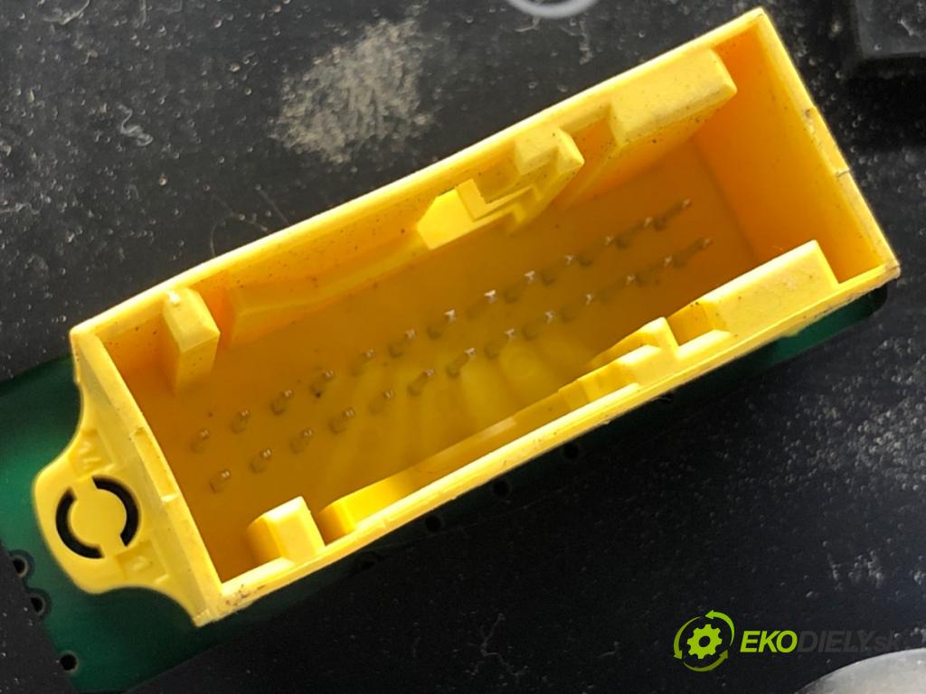 PEUGEOT 308 SW Kombi 2008 88 kW 1.6 16V 1598 prístrojovka 9665107380 (Přístrojová deska)