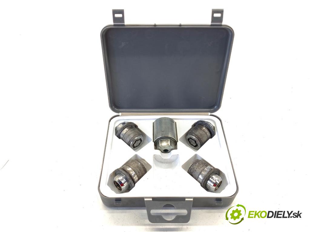 LEXUS IS sedan 2015 180 kW 200t (ASE30) 1998 matice do KOLA: PW456-00013