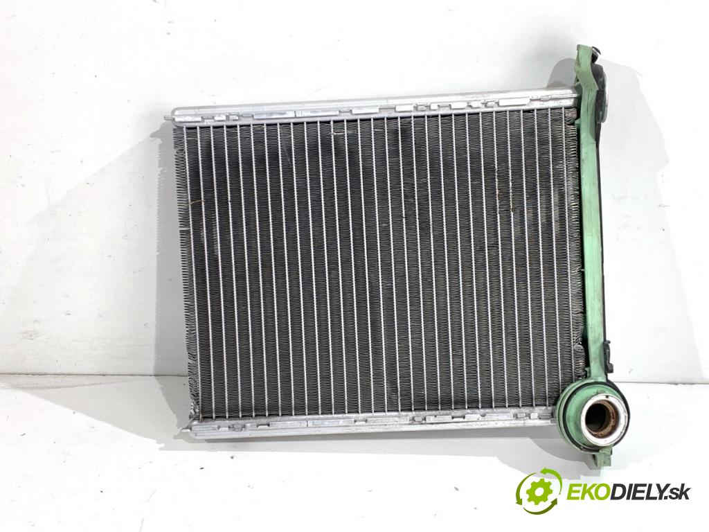 PEUGEOT 308 SW Kombi 2008 88 kW 1.6 16V 1598 topné těleso radiátor topení  (Radiátor topení)