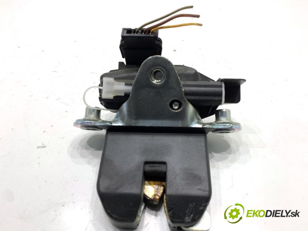 SKODA FABIA II liftback 2008 77 kW 1.9 TDI 1896 zámok dverí zad 5J0827501B