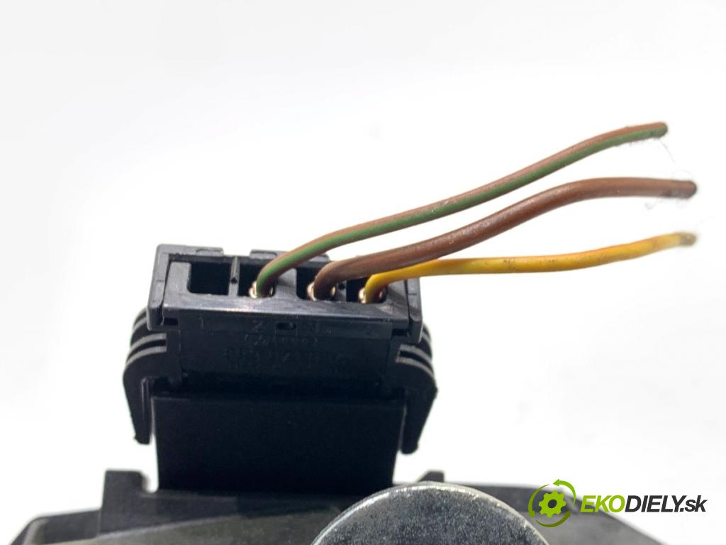 SKODA FABIA II liftback 2008 77 kW 1.9 TDI 1896 zámok dverí zad 5J0827501B