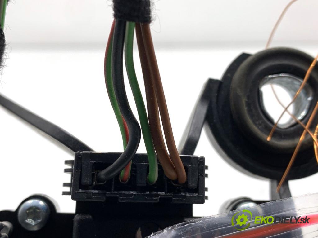 SKODA FABIA II liftback 2008 77 kW 1.9 TDI 1896 Motor stieračov zad 5J7955711A