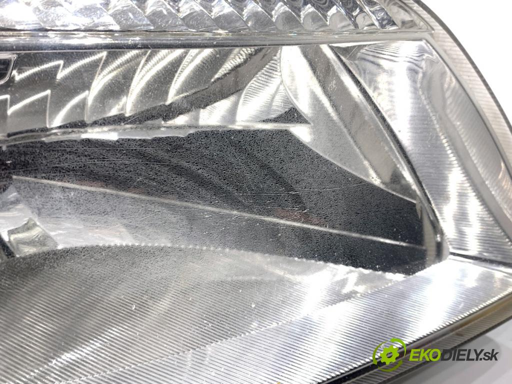 SKODA FABIA II liftback 2008 77 kW 1.9 TDI 1896 světlomet pravý přední část