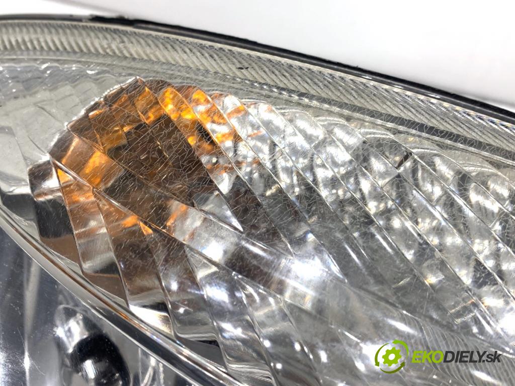 SKODA FABIA II liftback 2008 77 kW 1.9 TDI 1896 světlomet pravý přední část