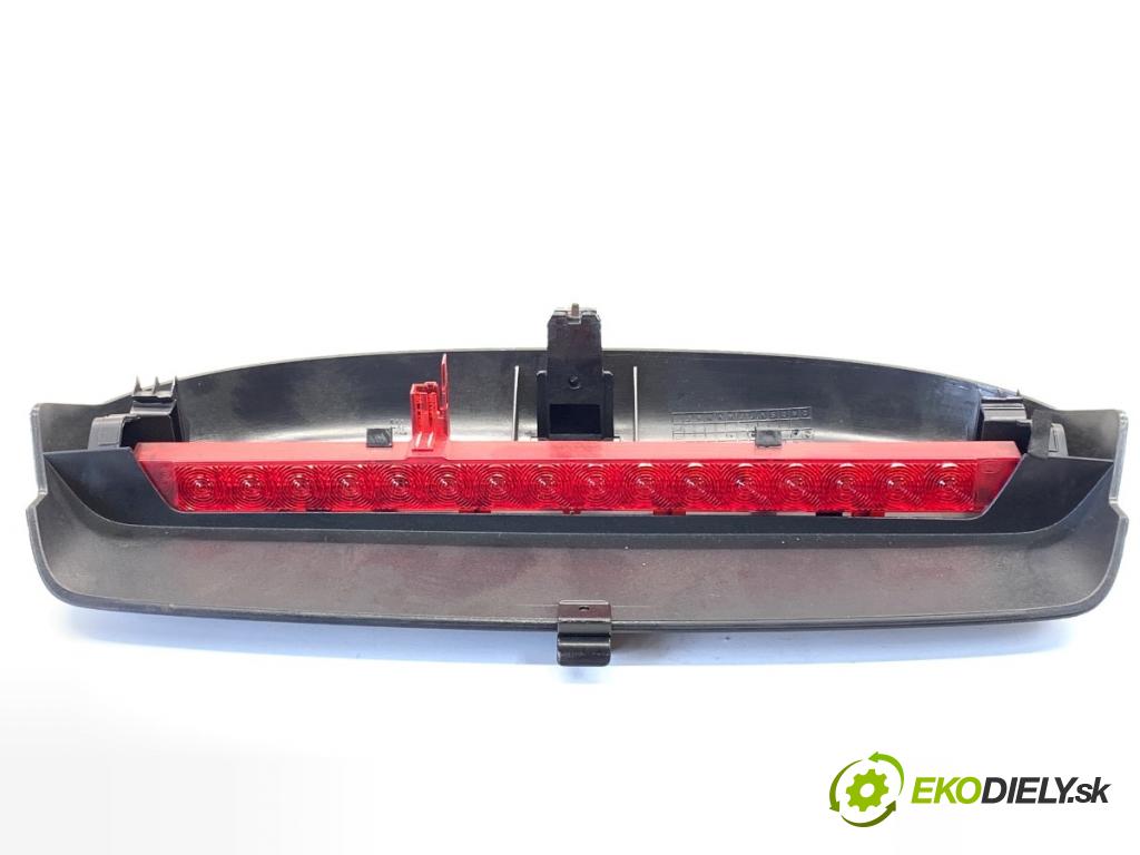 SKODA FABIA II liftback 2008 77 kW 1.9 TDI 1896 světlo brzdových světel 5J6945097