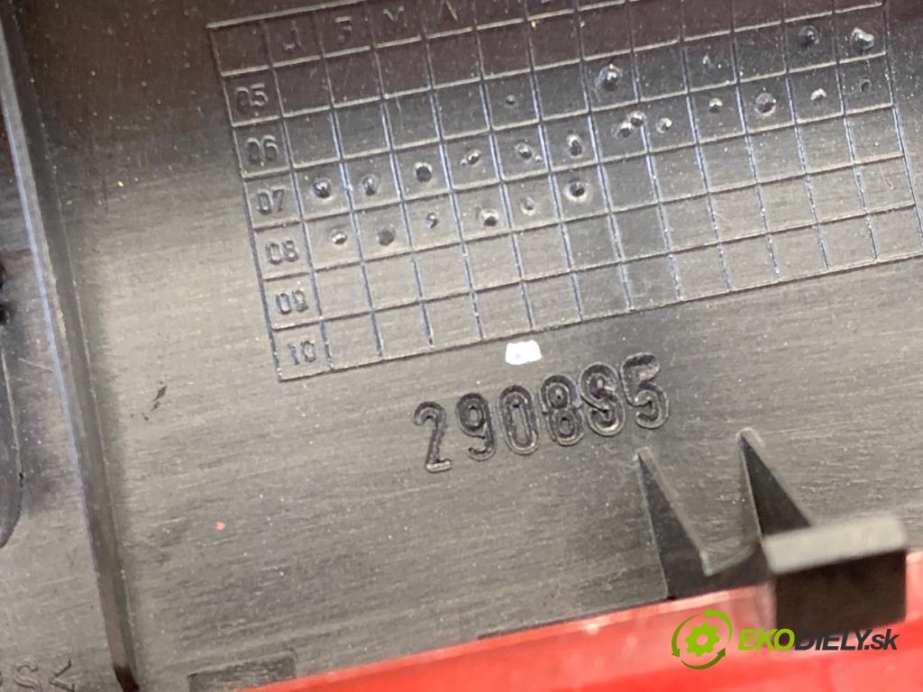 SKODA FABIA II liftback 2008 77 kW 1.9 TDI 1896 světlo brzdových světel 5J6945097