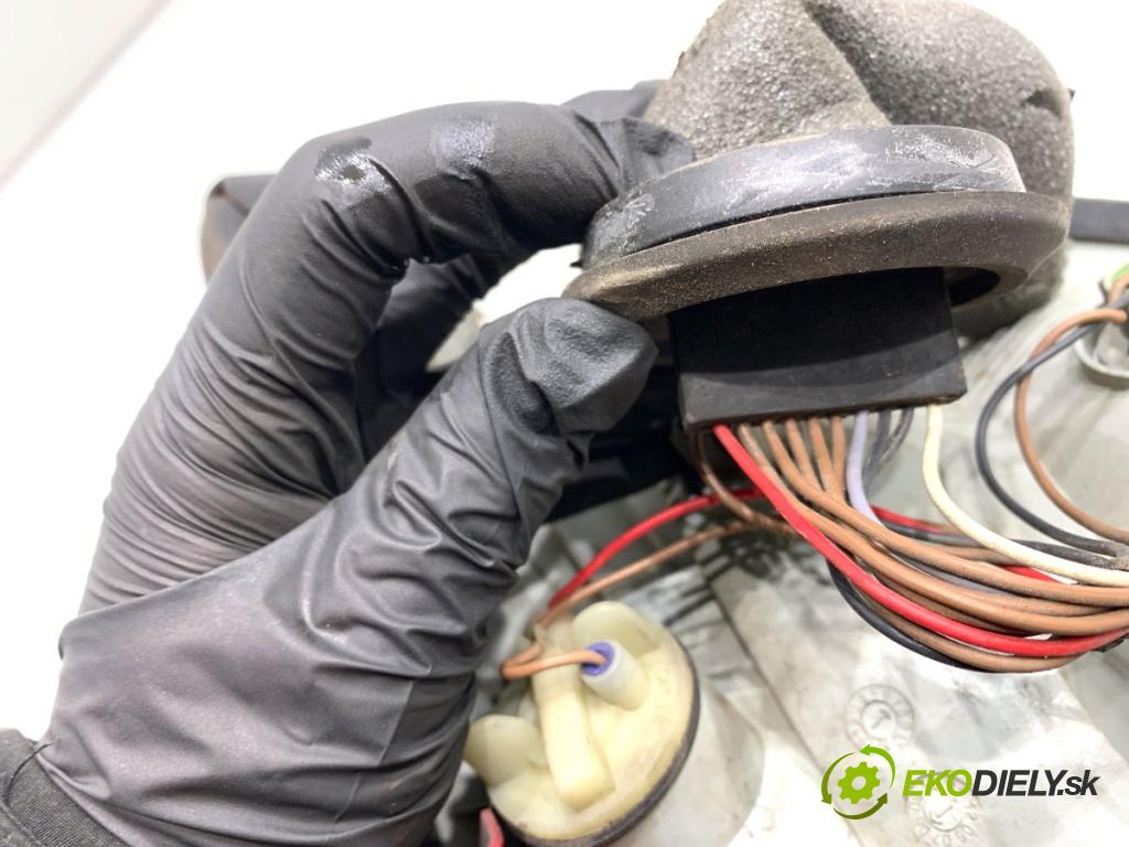 SKODA FABIA II liftback 2008 77 kW 1.9 TDI 1896 Svetlo ľavy zad