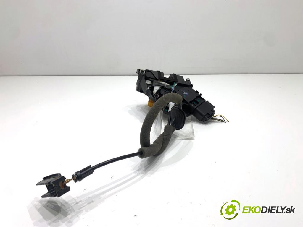 FORD KA+ liftback 2018 63 kW 1.2 1194 zámok Dvere pravy zad AS6AF26412BM