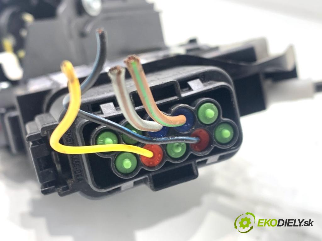 FORD KA+ liftback 2018 63 kW 1.2 1194 zámok Dvere pravy zad AS6AF26412BM