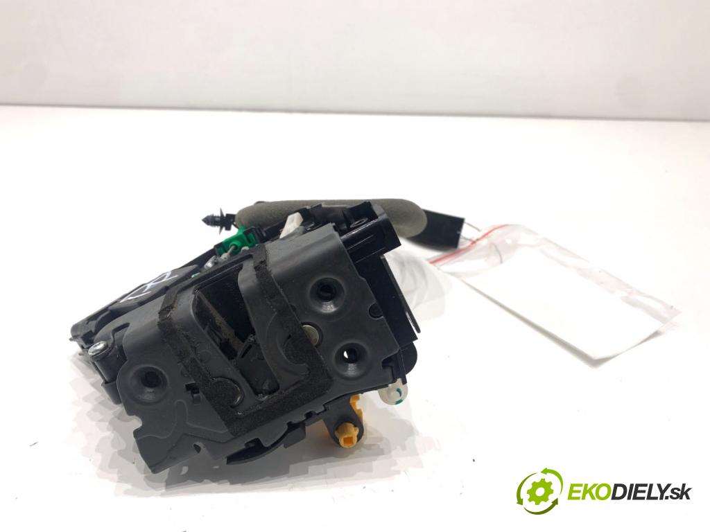 FORD KA+ liftback 2018 63 kW 1.2 1194 zámok dveře pravý přední část 